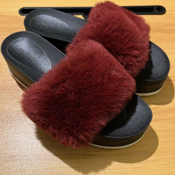 Fuzzy Platform Slides - Picture 5 of 5
